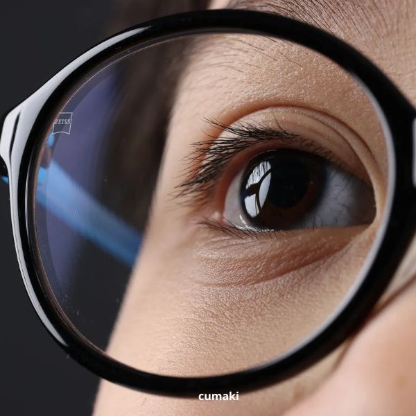 Tròng kính kiểm soát cận thị Myocare Zeiss